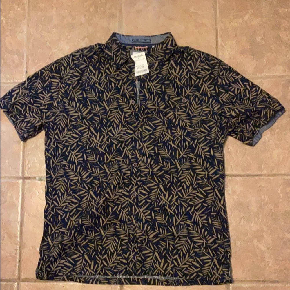 Hawaiian print button down navy shirt size XL NWT
